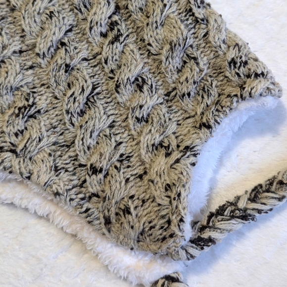 NWT Knit Peruvian Pom-Pom Hat - Sherpa Lined Cream and Brown - Picture 6 of 7